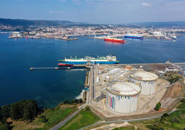 Archivo - Instalaciones de Reganosa en el Puerto de Ferrol