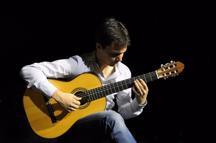 Archivo - Eduardo Fernández actuará este fin de semana en Villalar dentro del festival Escenario Patrimonio.
