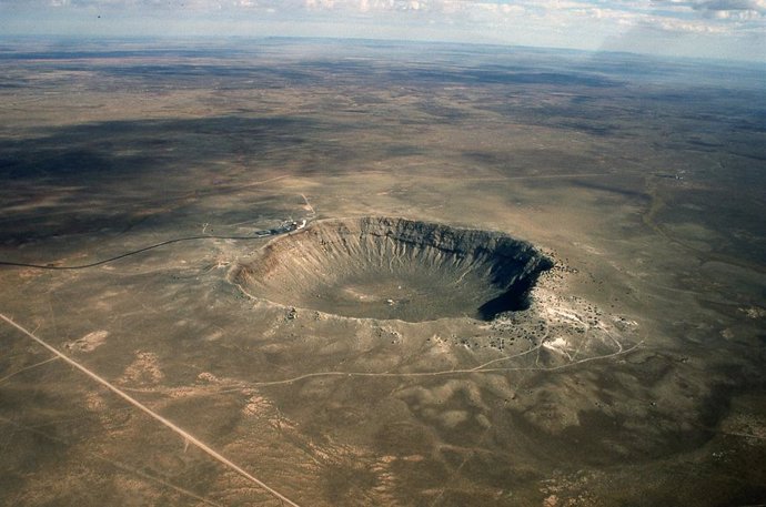 Archivo - Cráter de meteorito en Arizona (Estados Unidos) resultado del impacto de un meteoro de 50 metros, mientras que los impactos descritos en el trabajo actual pueden haber sido cientos de veces mayores