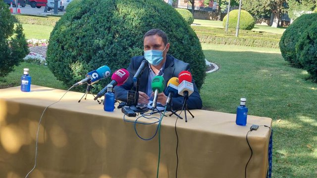 El presidente de la Diputación, Álvaro Martínez Chana, en un desayuno informativo