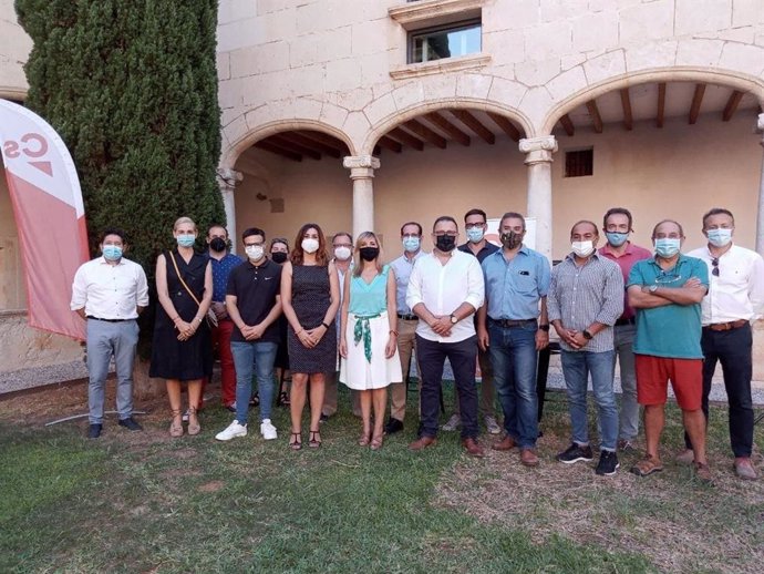 La coordinadora autonómica de Cs Baleares, Patricia Guasp, junto a miembros de la formación en Mallorca.
