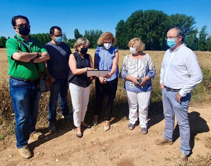 La presidenta de la CHD visita las obras de la EDAR en Ayllón.