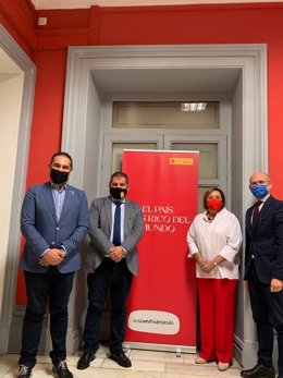 Reunión de dirigentes del PSOE de Huelva con el director general de Industria Alimentaria del Ministerio de Agricutura, José Miguel Herrero Velasco.