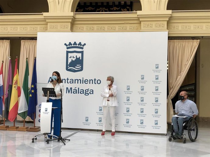 Los concejales Susana Carillo, Teresa Porras y Raúl López