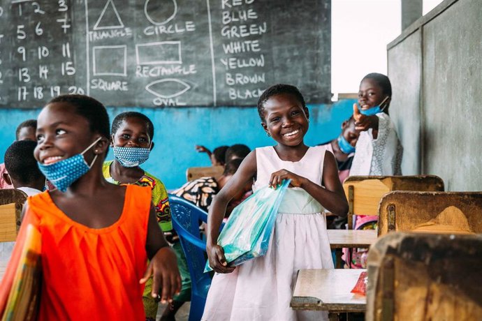 Archivo - Niños en una escuela