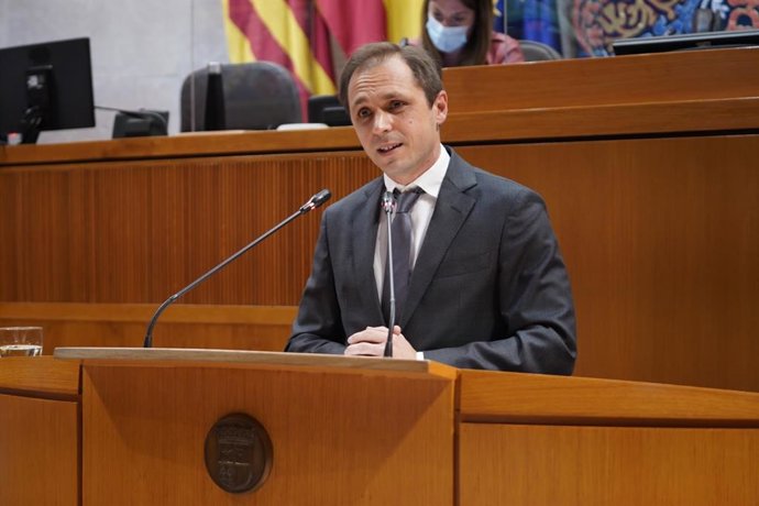 Carlos Trullén, del grupo Cs ha solicitado la contratación del profesorado interino de las escuelas de arte de Aragón desde el 1 de septiembre