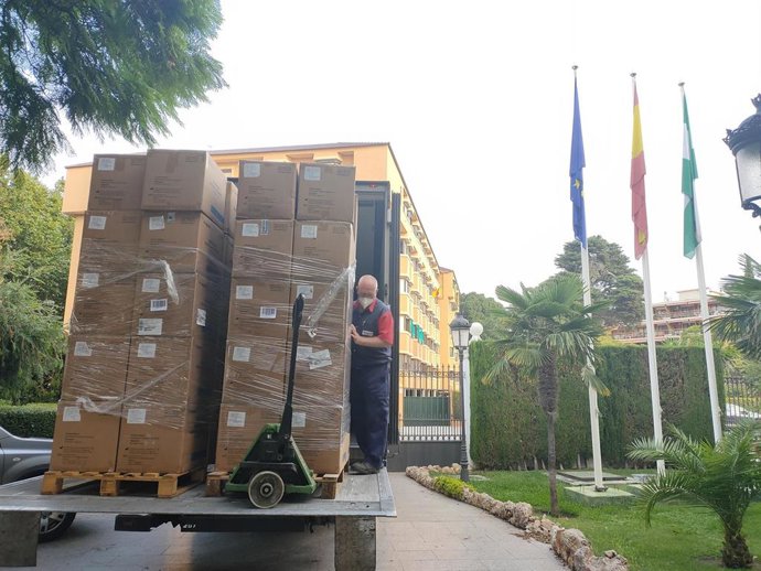 Subdelegación del Gobierno distribuye 332.000 mascarillas a los ayuntamientos de Málaga y a entidades sociales