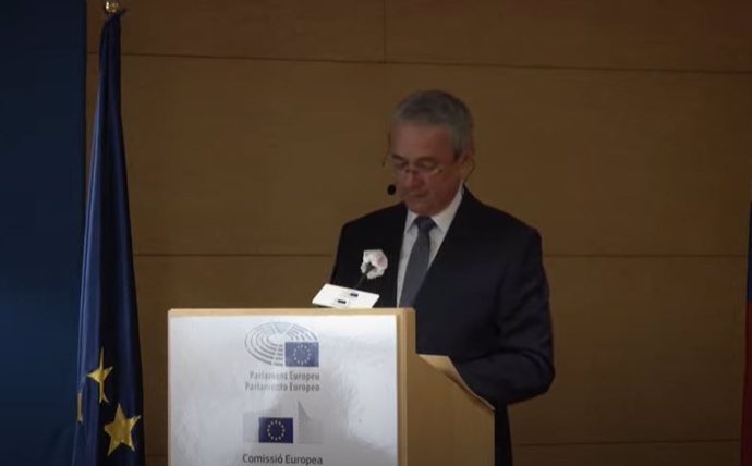 Archivo - El embajador de Eslovenia en España, Robert Krmelj, en un acto telemático de la Oficina del Parlamento Europeo en Barcelona