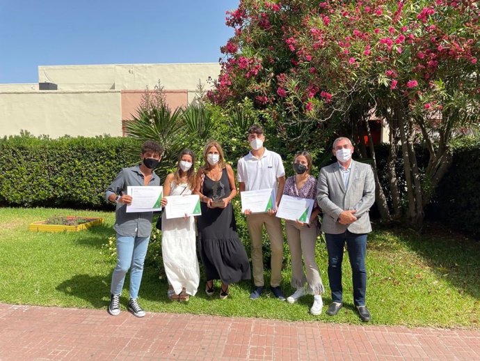 El delegado territorial de Educación y Deporte de la Junta de Andalucía en Cádiz, Miguel Andréu, durante la visita al alumnado del IES Fuerte de Cortadura.