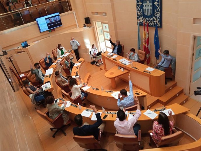 Pleno extraordinario del Ayuntamiento de Segovia.
