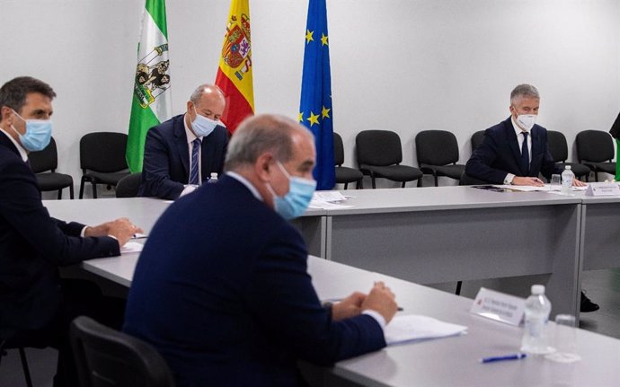 Los ministros de Justicia y de Interior, Juan Carlos Campo y Fernando Grande-Marlaska, durante su visita a Algeciras.