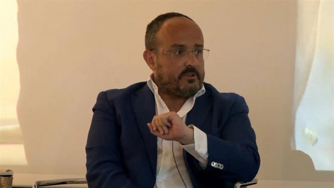 El presidente del PP catalán, Alejandro Fernández, en las jornadas de verano de Societat Civil Catalana.