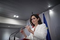 Ayuso pide a Sánchez que no haya una "fiscalidad a la carta" para las CCAA y le recuerda que ella no subirá impuestos