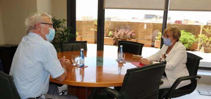 Reunión entre la consellera de Sanidad Universal, Ana Barceló, y el alcalde de la ciudad, Joan Ribó