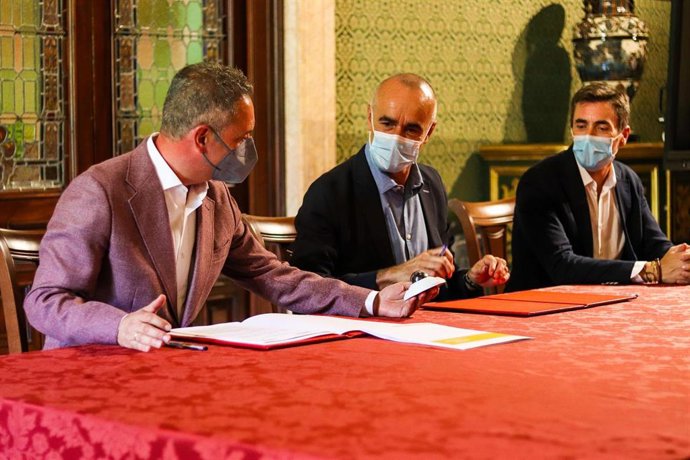 Firma del convenio entre el Ayuntamiento de Sevilla y Bosch