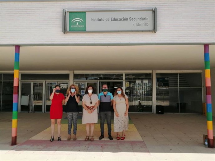 Visita de la delegada de Educación al IES El Molinillo de Guillena
