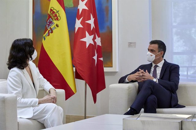 El presidente del Gobierno, Pedro Sánchez, durante una reunión con la presidenta de la Comunidad de Madrid, Isabel Díaz Ayuso, a 9 de julio de 2021, en el Palacio de la Moncloa, Madrid, (España). 