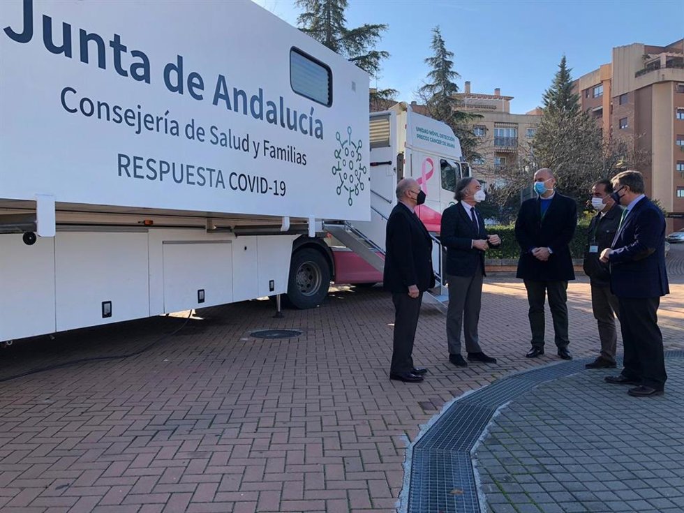 Archivo - Camión de cribado