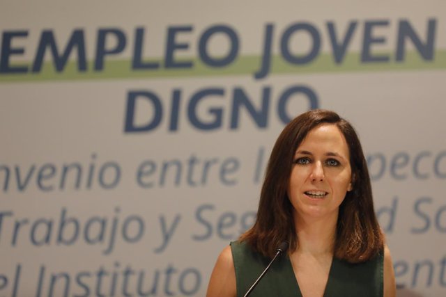 La ministra de Derechos Sociales y Agenda 2030, Ione Belarra,  comparece durante la firma de un convenio para mejorar las condiciones laborales de las personas jóvenes, a 5 de julio de 2021, en el Instituto de la Juventud, Madrid, (España). Esta firma, 