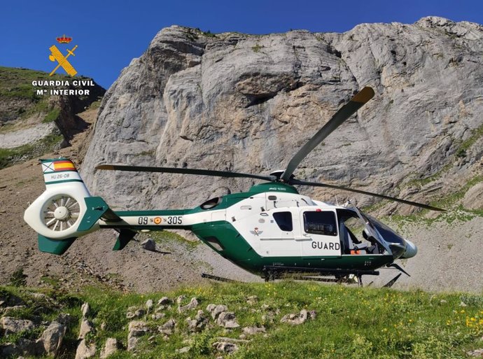 El helicóptero de la Benemérita ha evacuado el cádaver