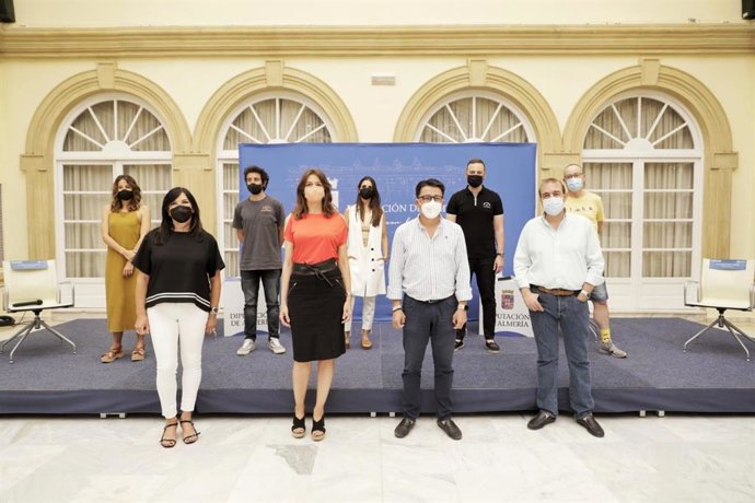 Mesa redonda  en el curso de verano entre  Filming y UAL
