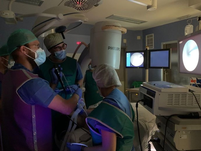 Momento de la intervención en el Hospital Torrecárdenas