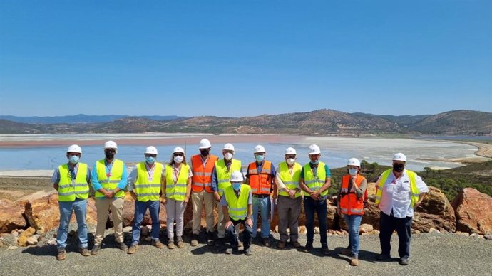 Representantes del Colegio Oficial de Ingenieros de Minas del Sur visitan el proyecto minero de Riotinto.
