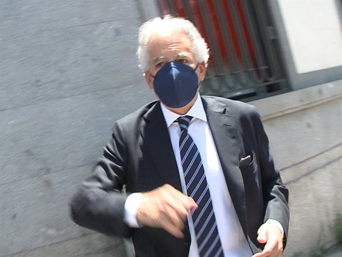 ÁLVARO VARGAS LLOSA