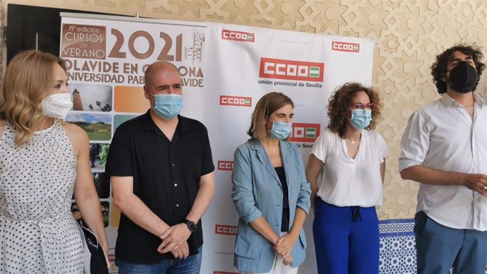 La consejera de Empleo, Formación y Trabajo Autónomo, Rocío Blanco, mientras explicaba la nueva ayuda de la Junta de Andalucía.