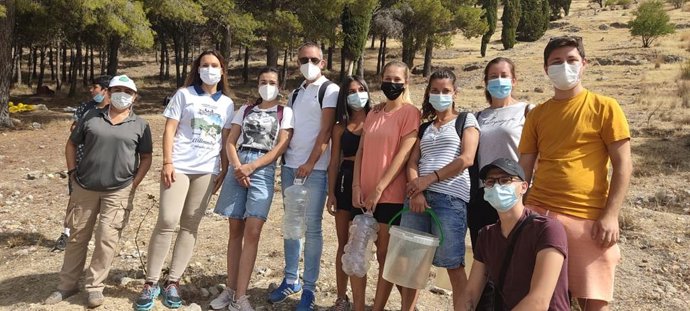 Participantes en la jornada de riego solidario