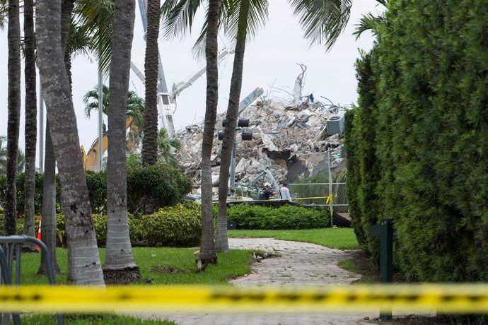 Restos del edificio derrumbado en Surfside, en el condado de Miami-Dade