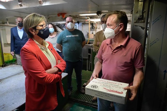 Visita de Rosa Quintana al 'Junidña Cuarto'