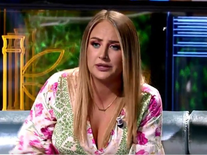 Rocío Flores, visiblemente afectada tras el regreso de su madre a televisión