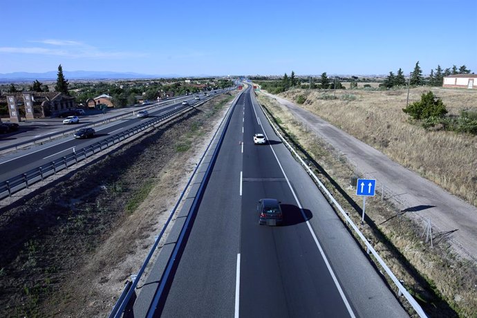 Tráfico en la A-5 durante el primer día de la primera 'Operación Salida' del verano 2021, a 2 de julio de 2021, en Madrid (España). La primera 'Operación Salida' del verano 2021 arranca este viernes 2 de julio, en una campaña estival para la que la Dire