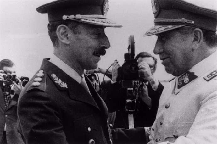 Los dictadores argentino y chileno, Jorge Videla y Augusto Pinochet