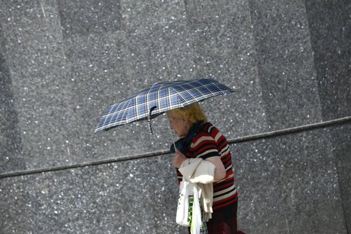 Archivo - Recursos de calor, verano, sol, buen tiempo