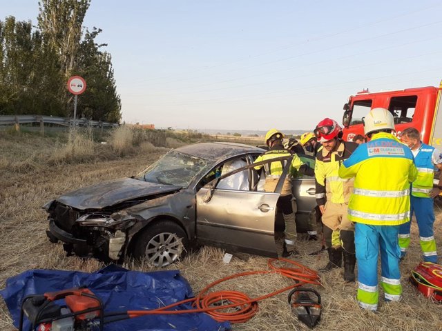 Un accidente en la carretera M-121 en la que un varón de 36 años ha resultado herido grave tras dar varias vueltas de campana.