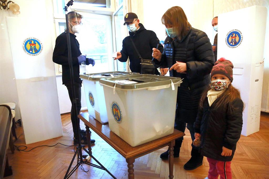 Moldova holds early parliamentary elections