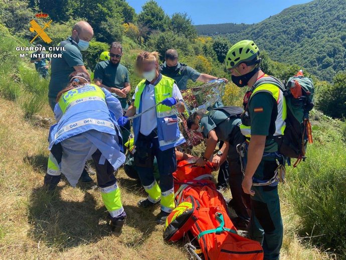 La Guardia Civil rescata a un senderista con patología cardiaca en el monte de Ezcaray