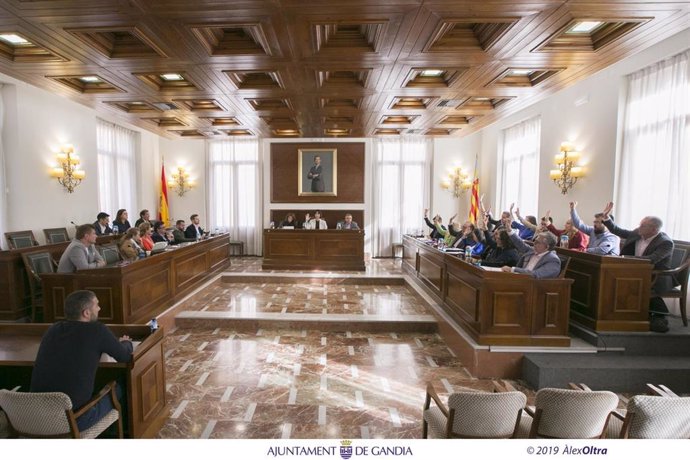 Archivo - Pleno del Ayuntamiento de Gandia, en una imagen de archivo