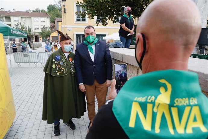 Adrián Barbón en Nava.