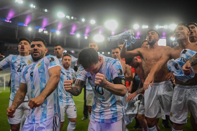 Leo Messi y el resto de jugadores argentinos celebran el título de la Copa América