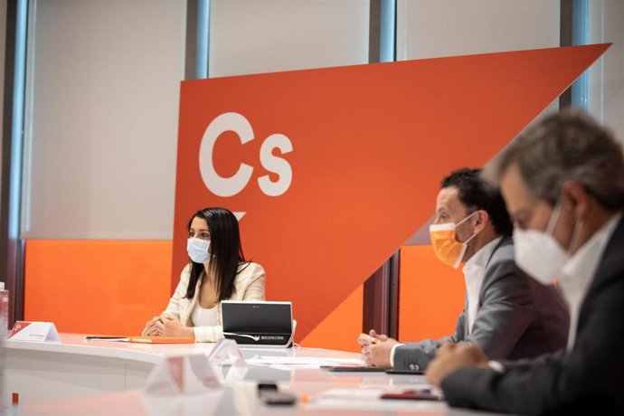 La presidenta de Ciudadanos, Inés Arrimadas, en una reunión del Comité Permanente del partido en la sede nacional.