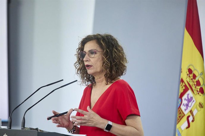 La ministra portavoz del Gobierno y ministra de Hacienda, María Jesús Montero, durante la rueda de prensa posterior a la reunión entre la presidenta de la Comunidad de Madrid y el presidente del Gobierno. La reunión entre la presidenta madrileña y el je