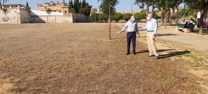 Gómez Palaciones, en un parque del Distrito Cerro-Amate