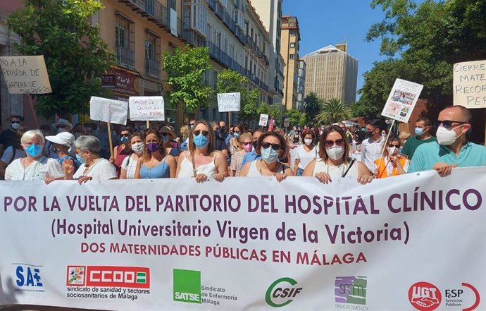 Manifestación por el regreso de la Maternidad al Hospital Clínico