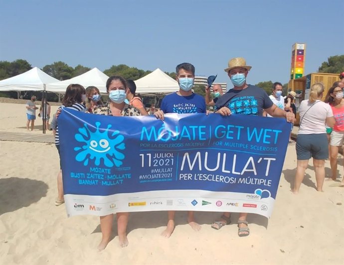 El presidente del IMAS, Javier De Juan, participa en el acto central de la campaña 'Mulla't per l'esclerosi múltiple' organizado por Abdem en Portocolom.