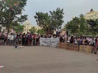 Una concentración condena las últimas agresiones homófobas en València: "Vuestro odio no cabe en nuestras calles"