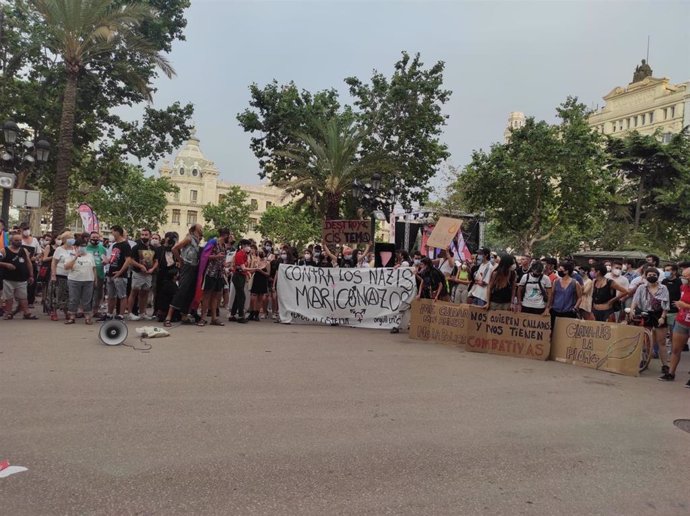 Una concentración condena las últimas agresiones homófobas en la ciudad de Valncia