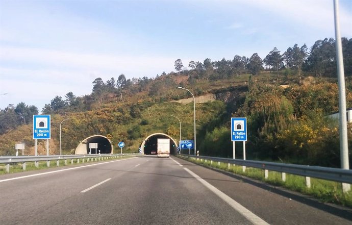 Archivo - Carretera asturiana, tráfico, accidentes, Autovía del Cantábrico, A-8